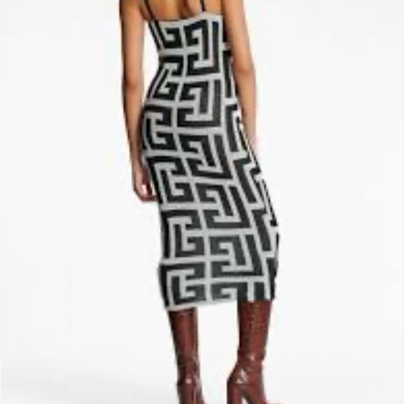 Chic Black and White knit Patterned Midi Dress - Picture 4 of 7